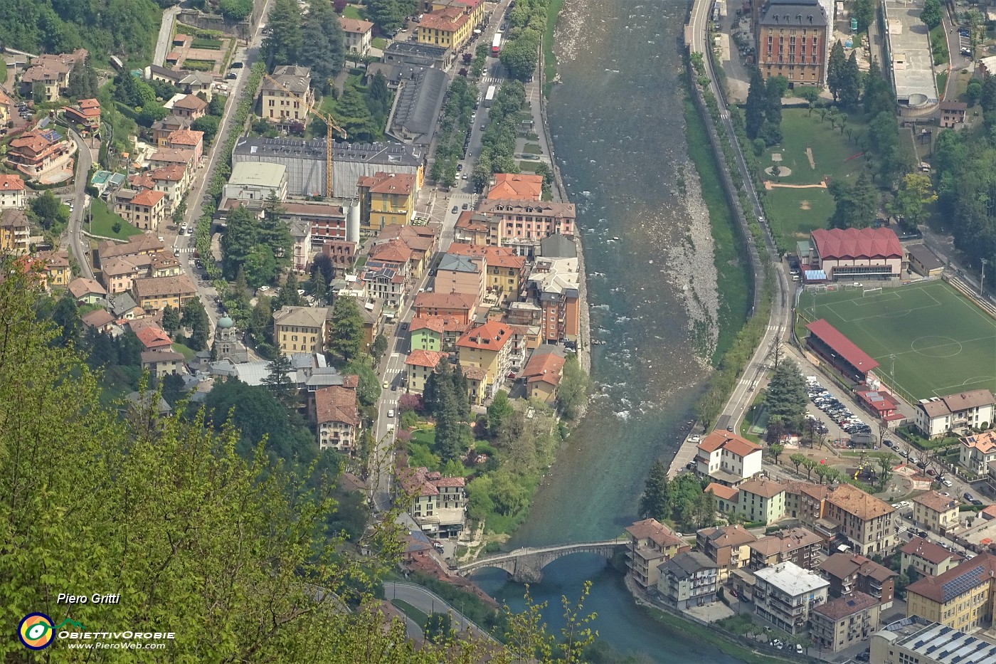 58 Zoom sul centro di San Pellegrino Terme.JPG